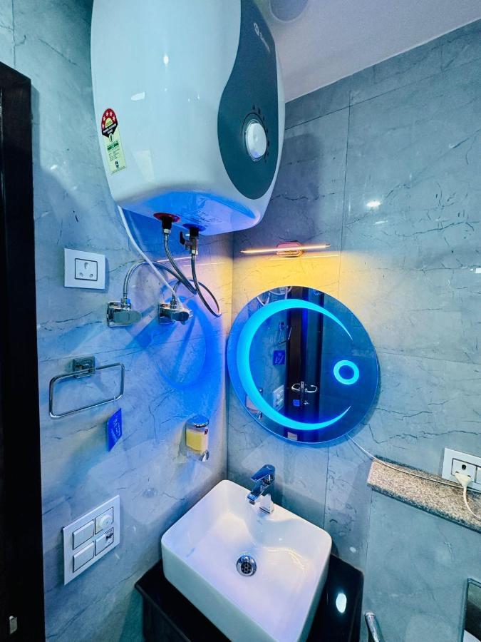 Hotel Samrat Residency 10 Mints Walking Distance Nizamuddin Railway Station New Delhi Exterior foto