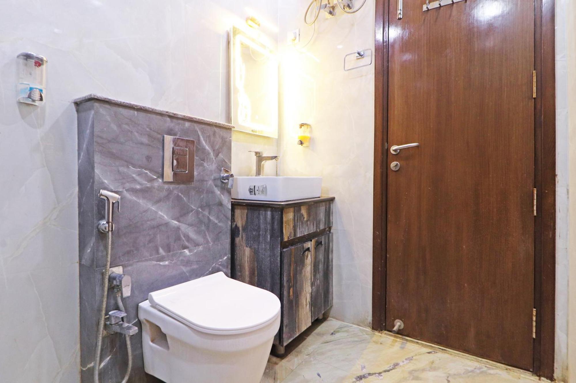 Hotel Samrat Residency 10 Mints Walking Distance Nizamuddin Railway Station New Delhi Exterior foto
