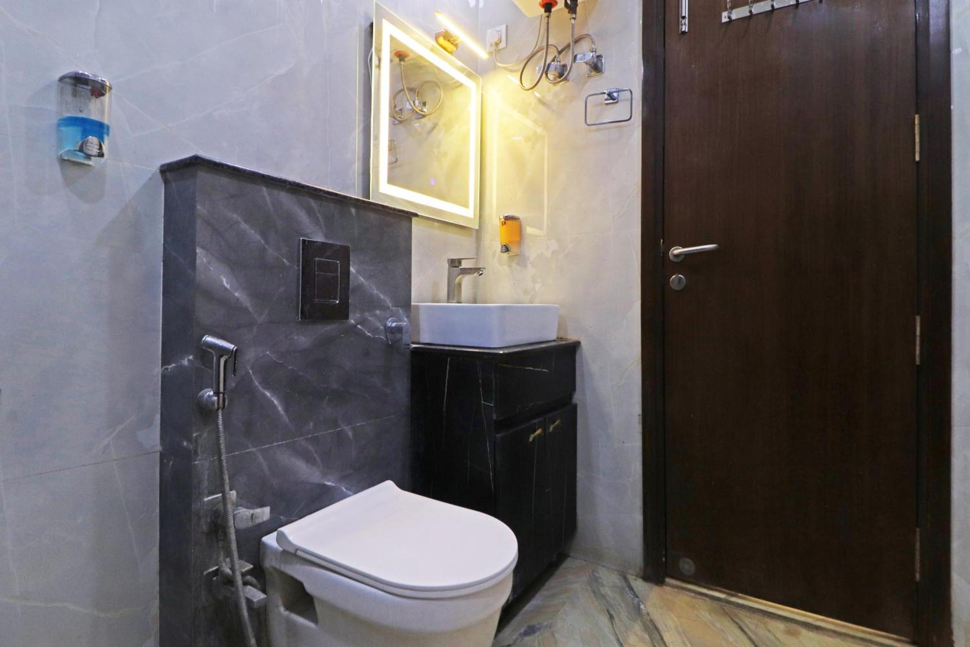 Hotel Samrat Residency 10 Mints Walking Distance Nizamuddin Railway Station New Delhi Exterior foto