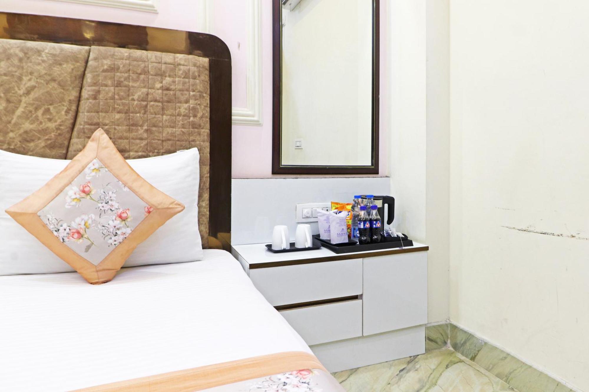 Hotel Samrat Residency 10 Mints Walking Distance Nizamuddin Railway Station New Delhi Exterior foto