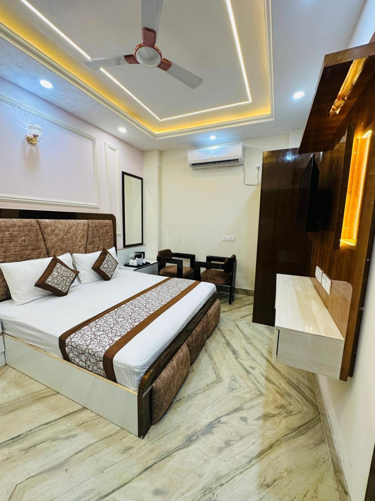 Hotel Samrat Residency 10 Mints Walking Distance Nizamuddin Railway Station New Delhi Exterior foto